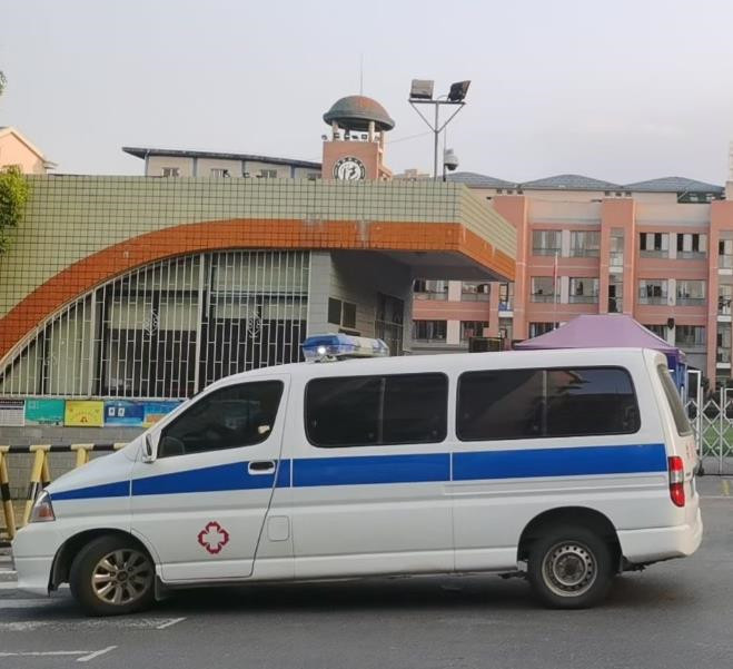 江陵救护车出租护送骨折病人一公里多少钱